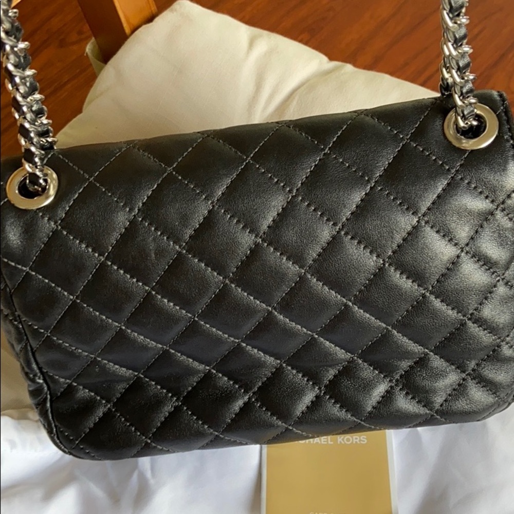 Michael Kors Crossbody 🦋🦋 - Picture 2 of 8